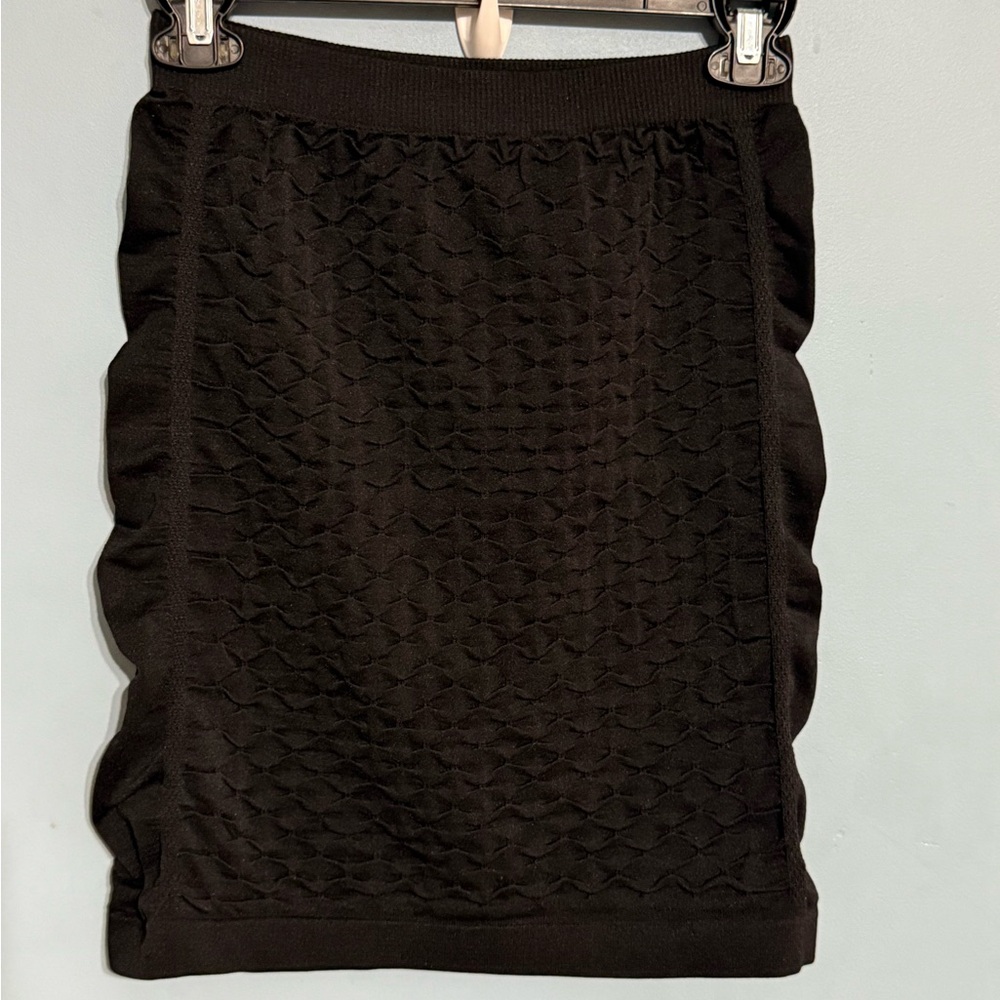 SELLING FIT 2 GO SKIRT SIZE S/M COLOR BLACK USED CONDITION VERY STRETCHY